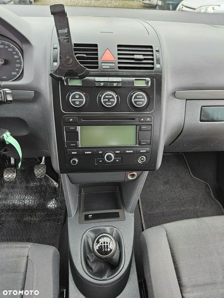 Volkswagen Touran - 17