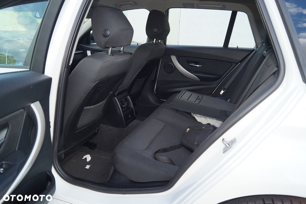 BMW Seria 3 318d Advantage - 24