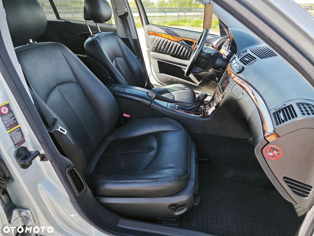 Mercedes-Benz Klasa E 320 T 4-Matic Elegance - 22