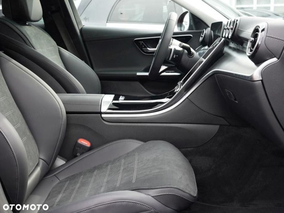 Mercedes-Benz Klasa C 200 mHEV 4-Matic AMG - 13