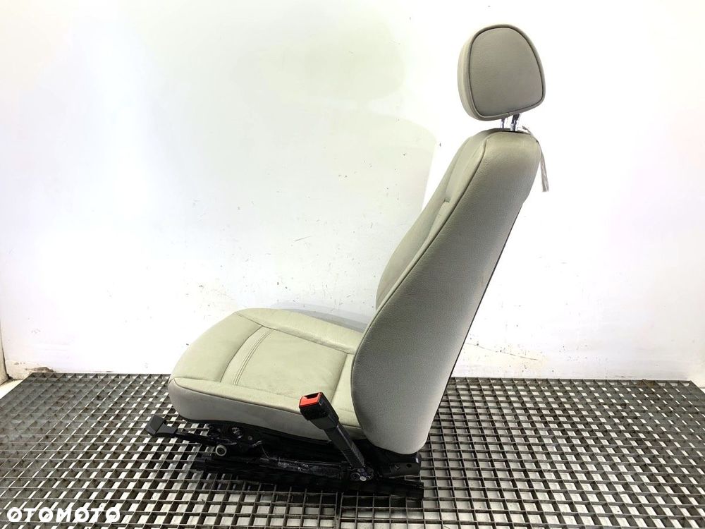 FOTEL PRAWY PRZÓD  BMW 3 coupe (E92) 2005 - 2013 320 i 125 kW [170 KM] benzyna 2007 - 2013 - 5