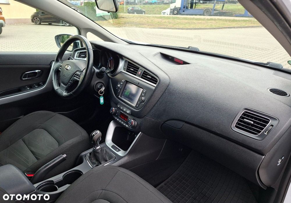 Kia Ceed - 16