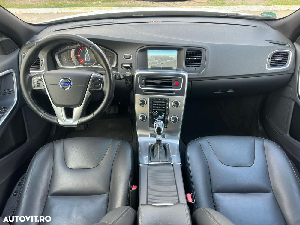 Volvo V60 D6 Plug-In-Hybrid AWD Geartronic Summum - 6