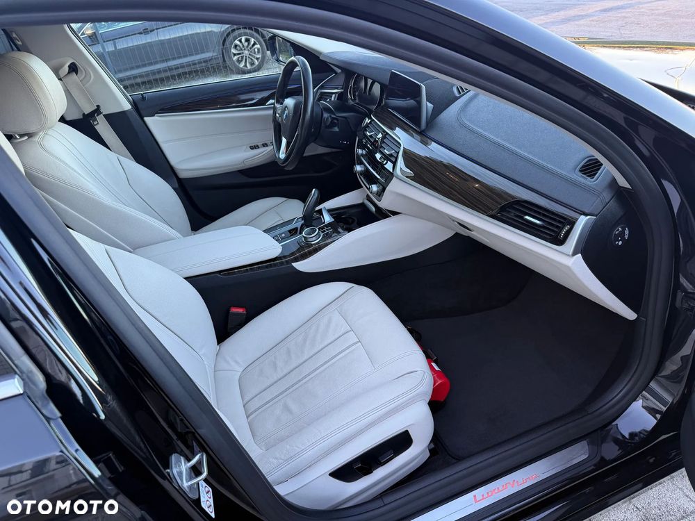 BMW Seria 5 520d xDrive Luxury Line sport - 23