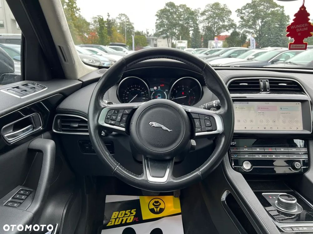 Jaguar F-Pace 25t AWD Prestige - 12