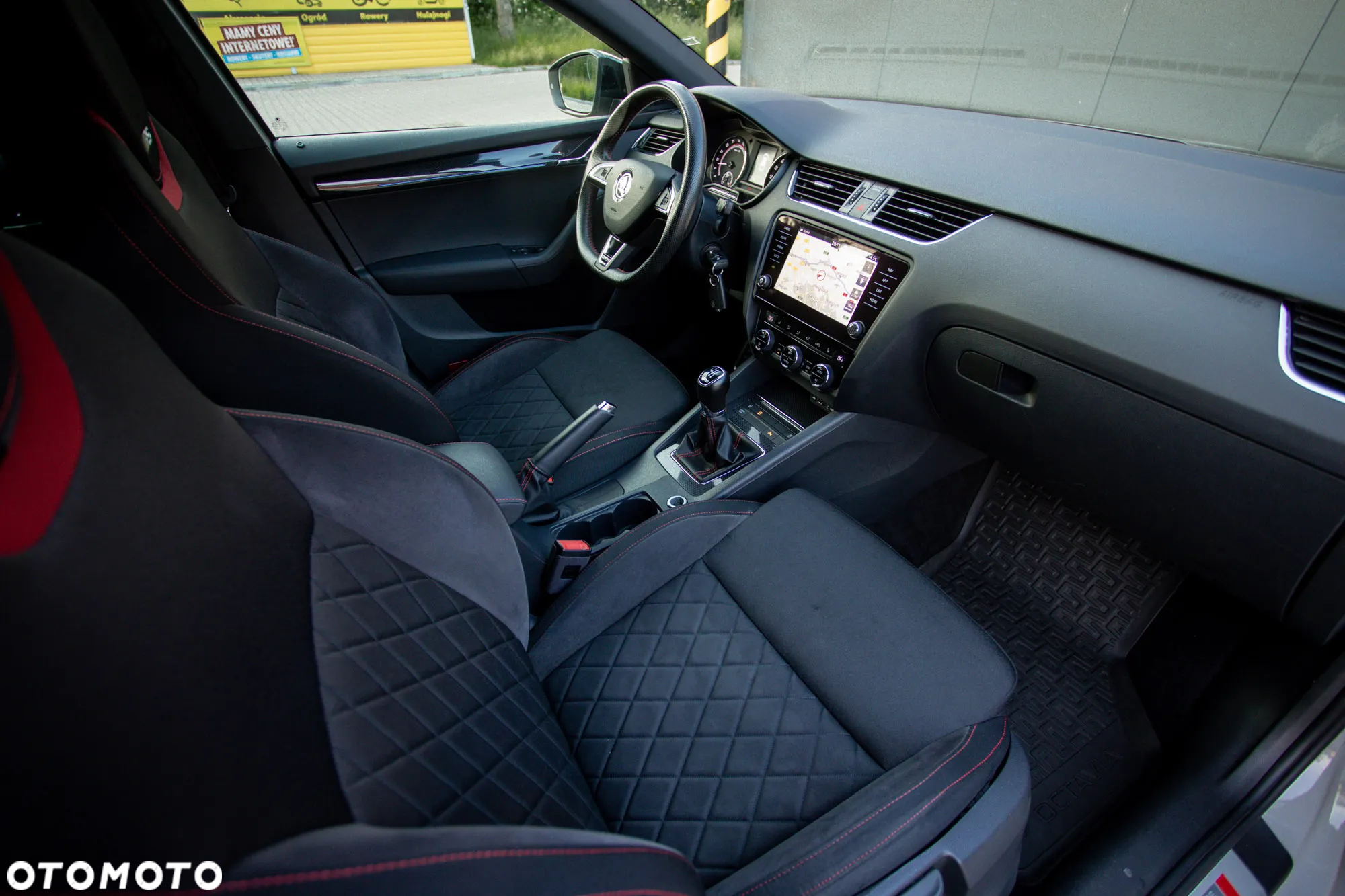 Skoda Octavia Combi 2.0 TDI RS - 25