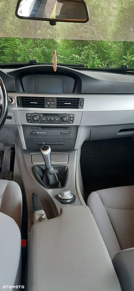 BMW Seria 3 320i - 9