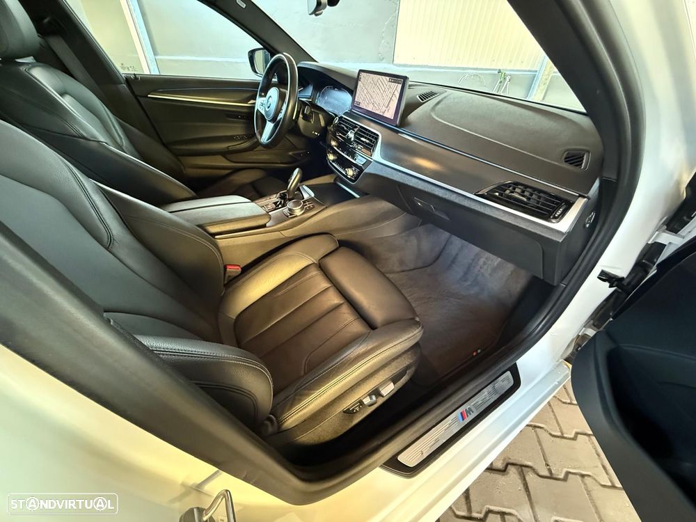 BMW 530 e Pack Desportivo M - 32