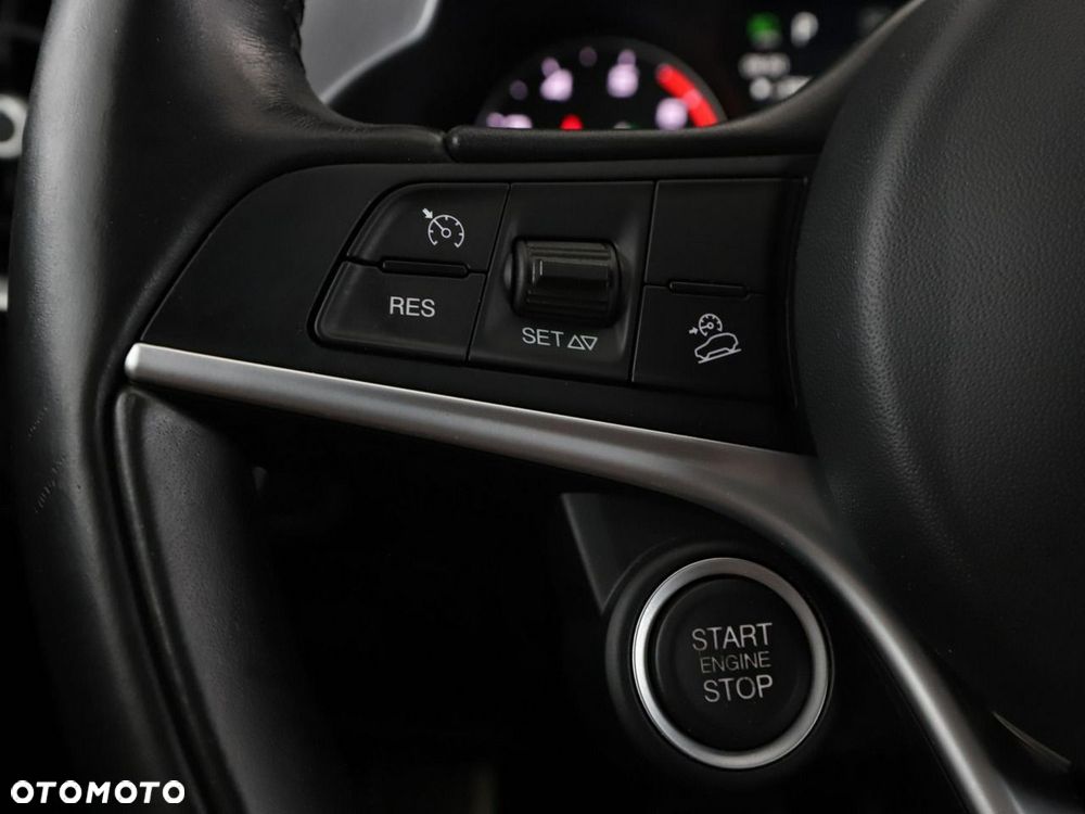 Alfa Romeo Stelvio 2.0 Turbo 16V AT8-Q4 First Edition - 33
