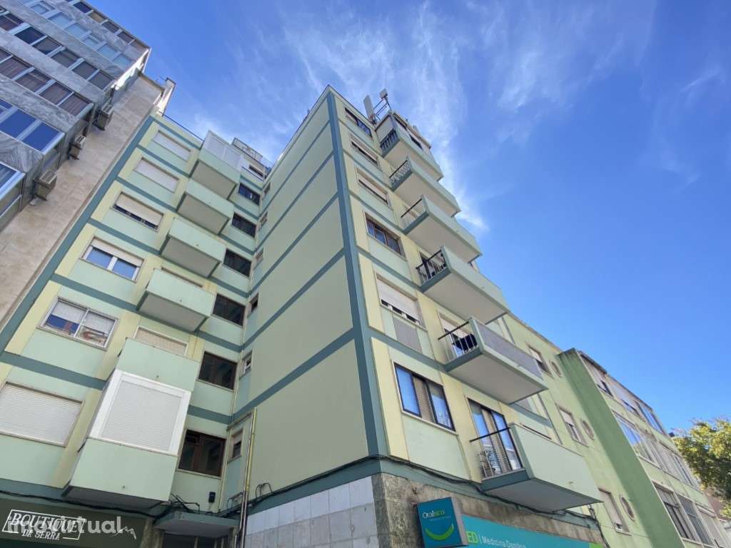 Apartamento T3, totalmente remodelado e mobilado, varanda, Benfica - Grande imagem: 2/24