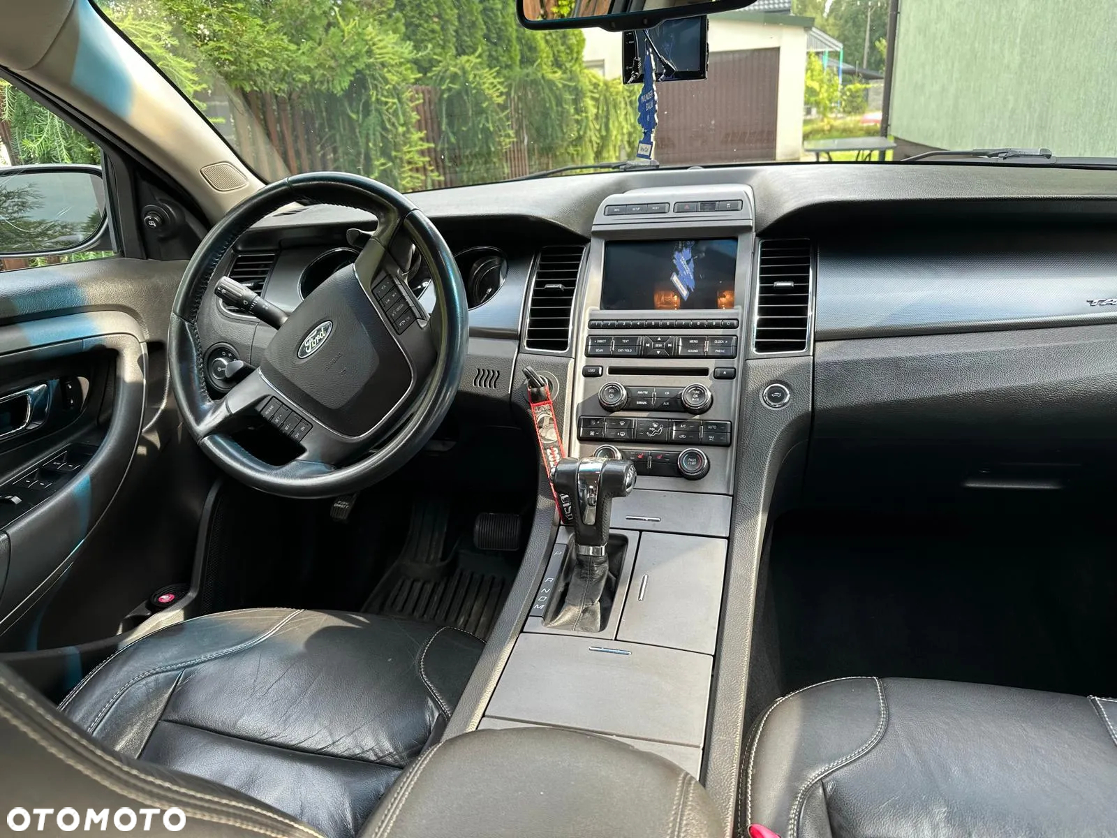 Ford Taurus - 8