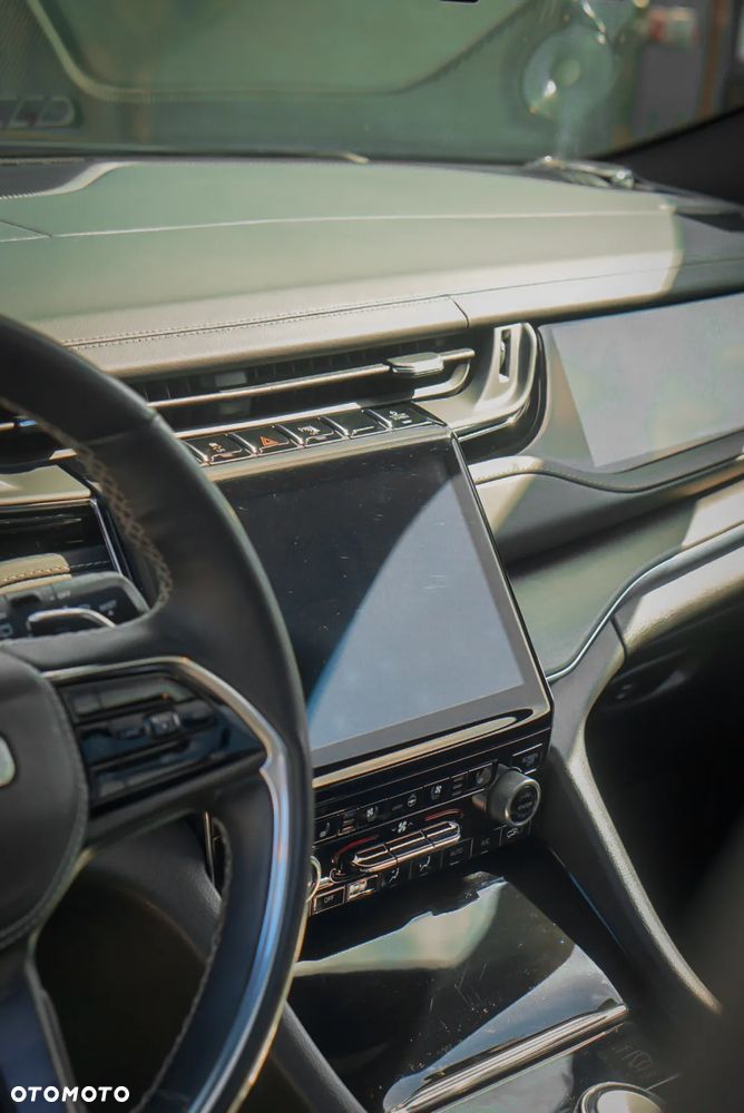 Jeep Grand Cherokee - 13