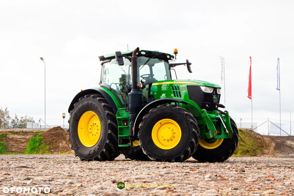 John Deere 6215R - 13