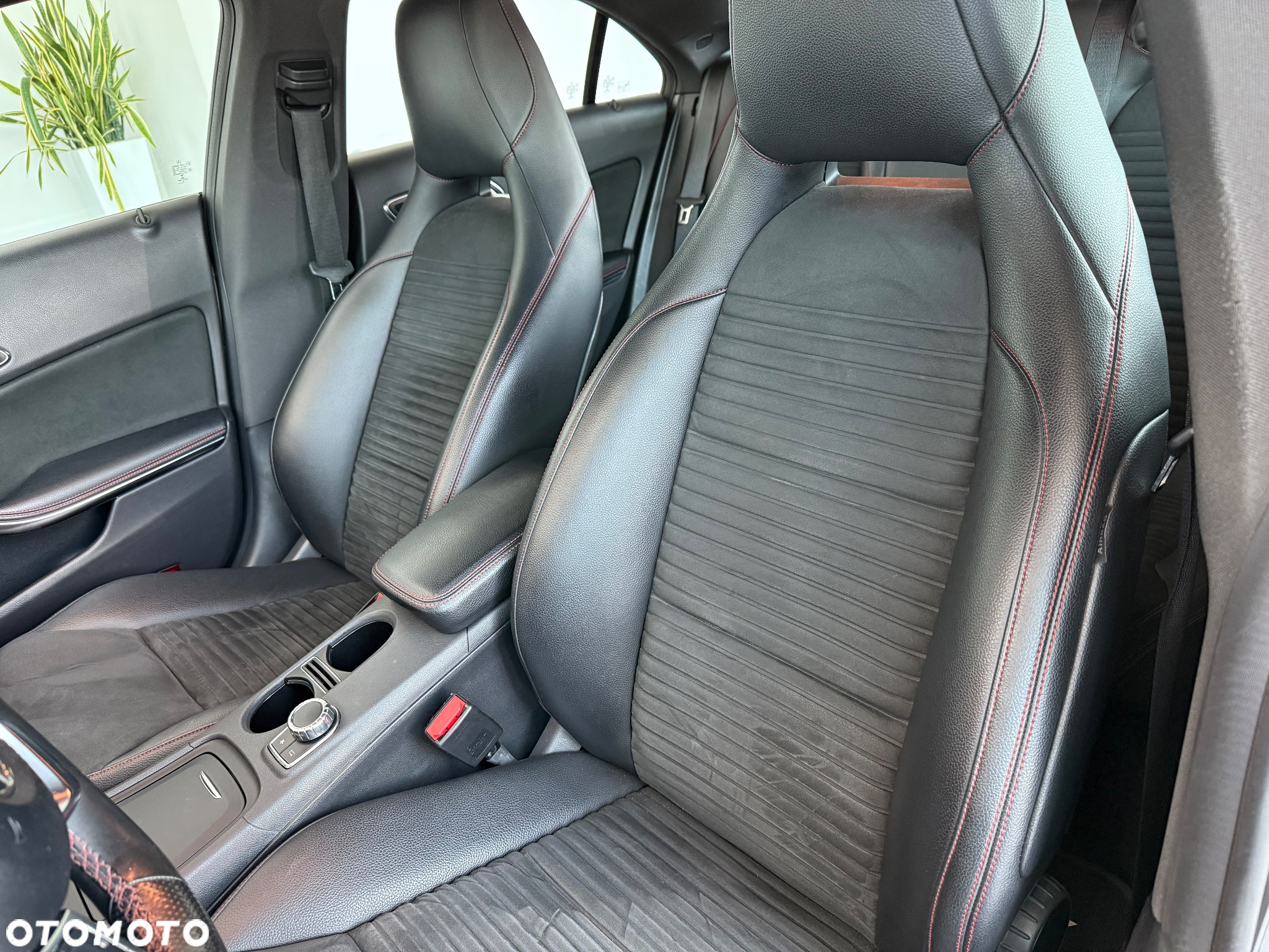 Mercedes-Benz CLA 250 4-Matic - 24