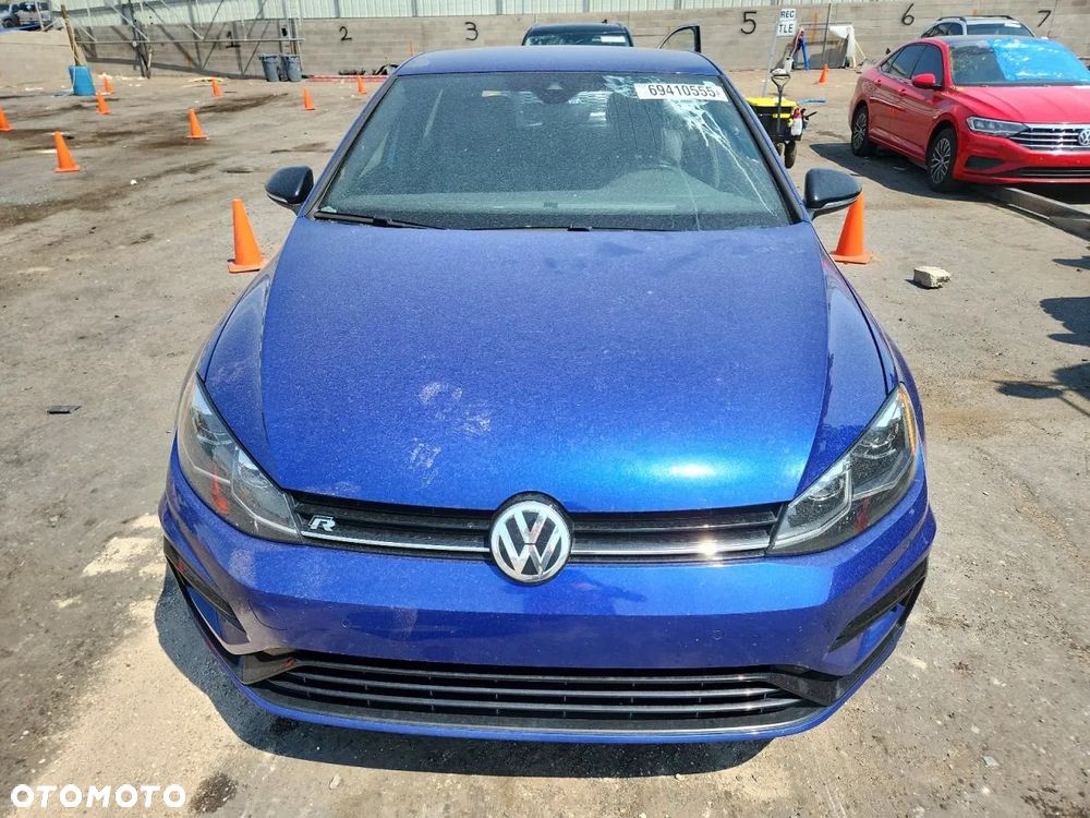 Volkswagen Golf - 5