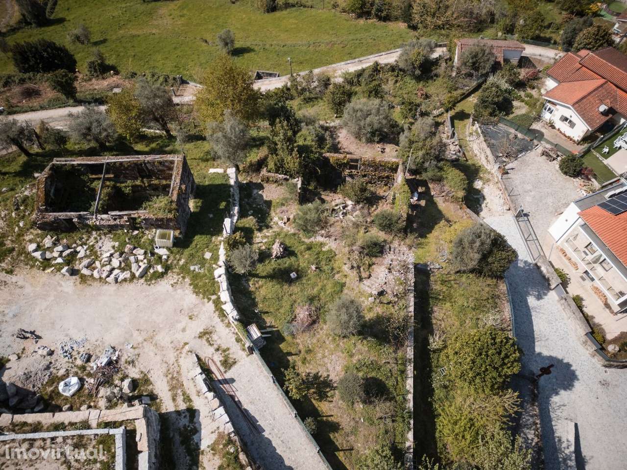 Ruína com terreno em Frades – A 15 min de Braga e 20 min do Gerês - Grande imagem: 2/57