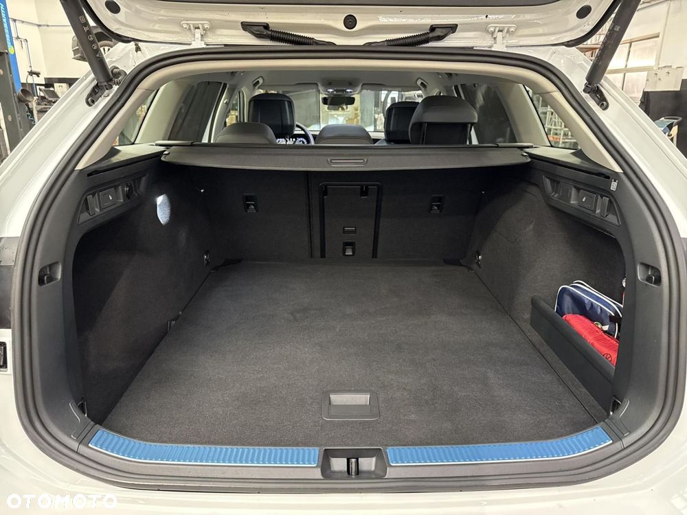 Volkswagen Passat - 28