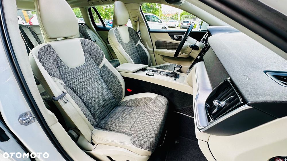Volvo V60 T5 Geartronic Momentum - 30