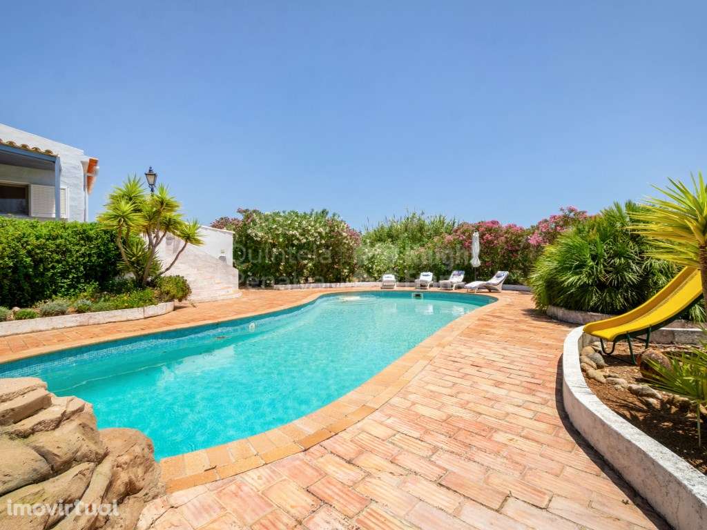 Espaçosa moradia térrea com 433 m2, em Lagos - Grande imagem: 2/50