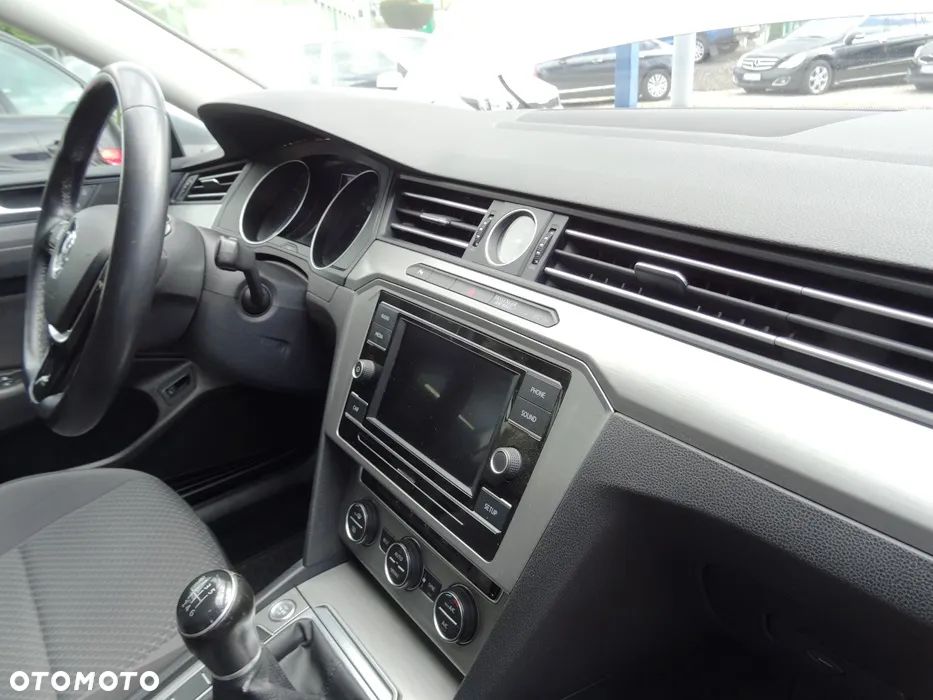 Volkswagen Passat 1.4 TSI BMT Comfortline - 12