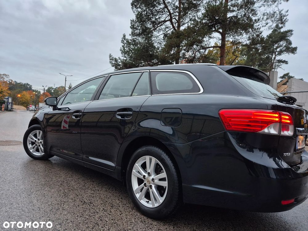Toyota Avensis 1.8 Luna - 8