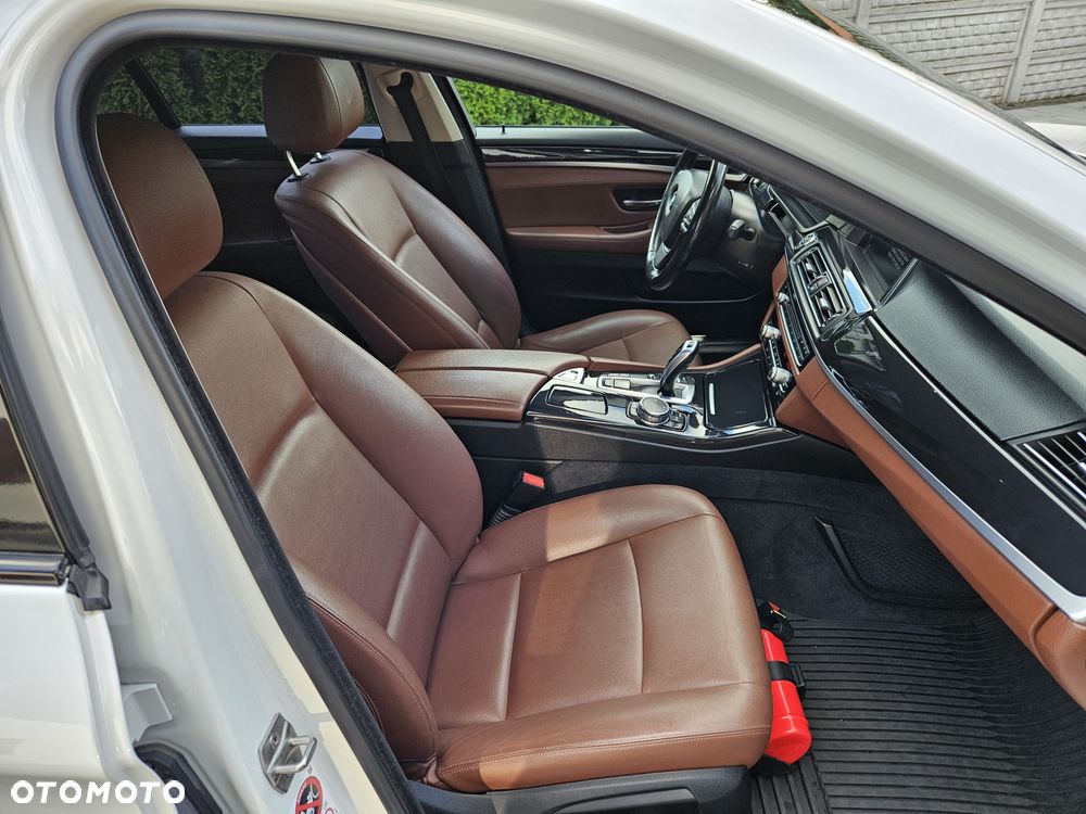 BMW Seria 5 520d xDrive - 11