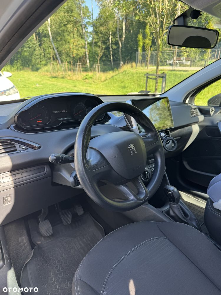 Peugeot 208 - 9