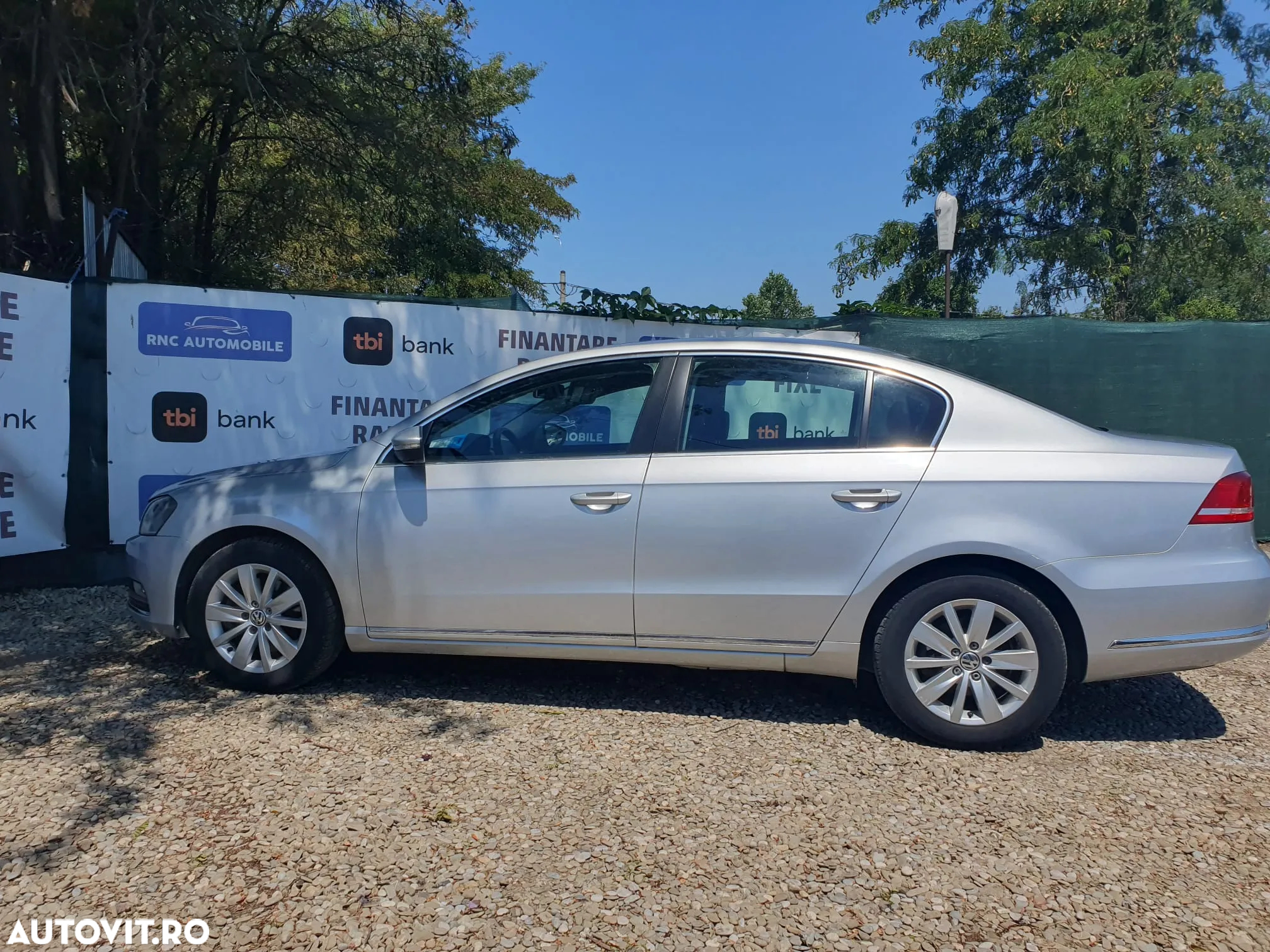 Volkswagen Passat 1.6 TDI BlueMotion Technology Comfortline - 14