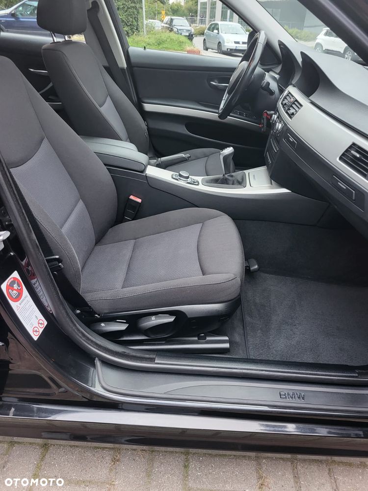 BMW Seria 3 318i Edition Sport - 17