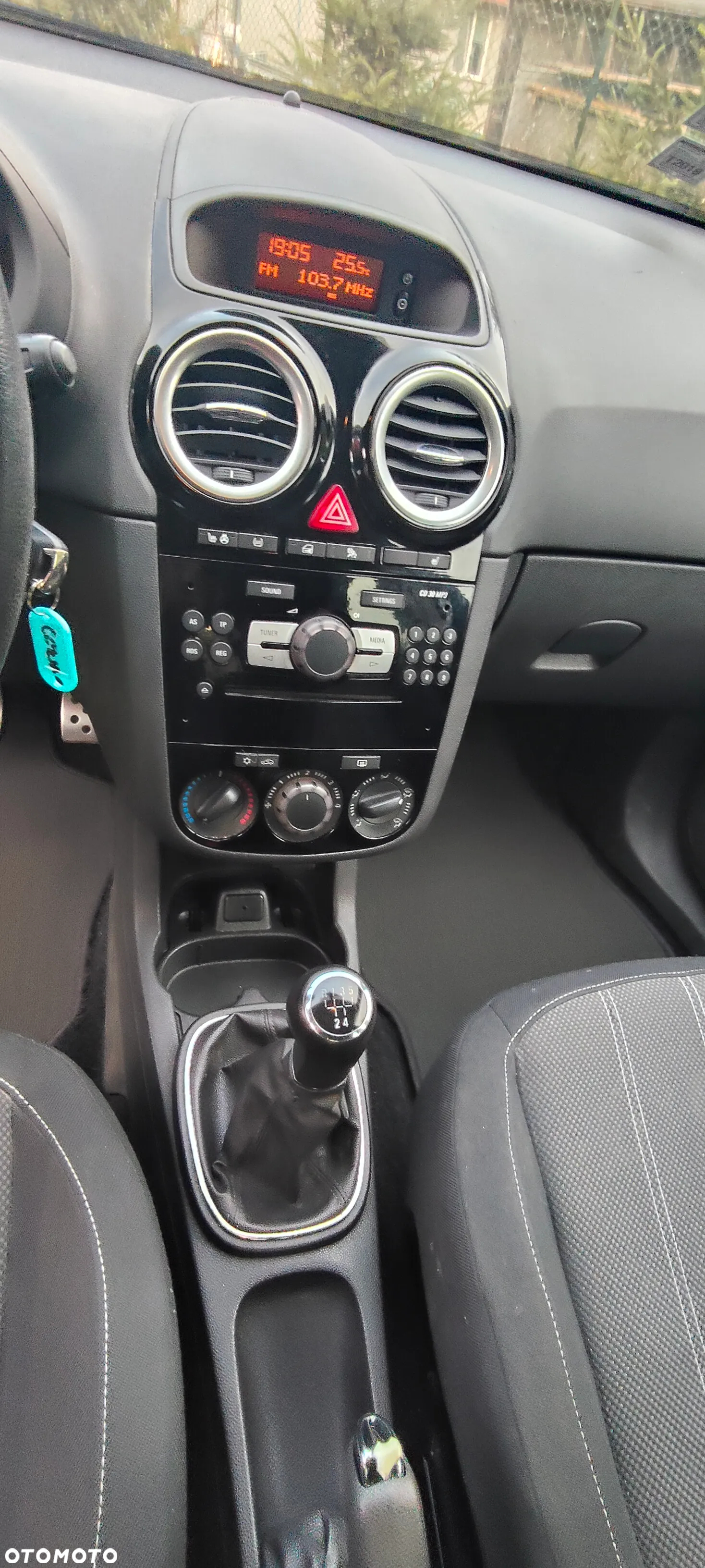Opel Corsa 1.4 16V Active - 8