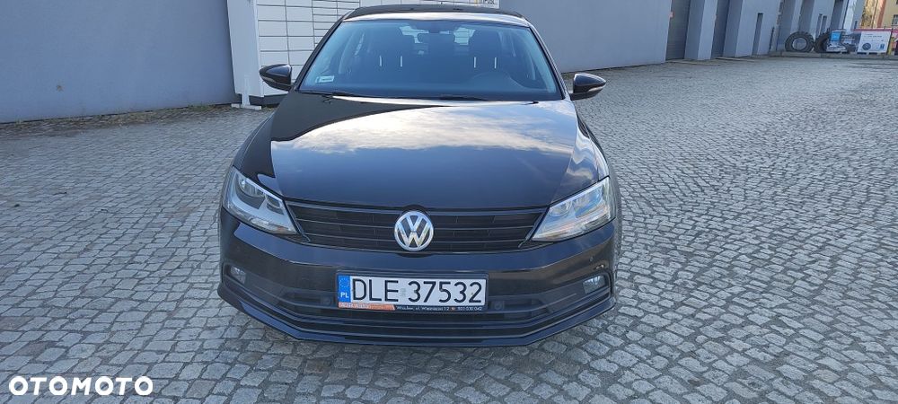 Volkswagen Jetta - 2