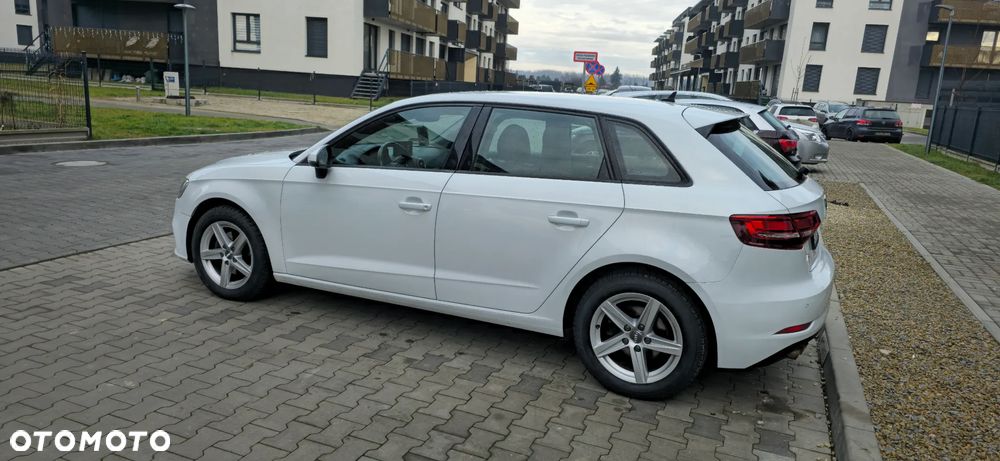 Audi A3 Sportback 1.5 TFSI S tronic - 5