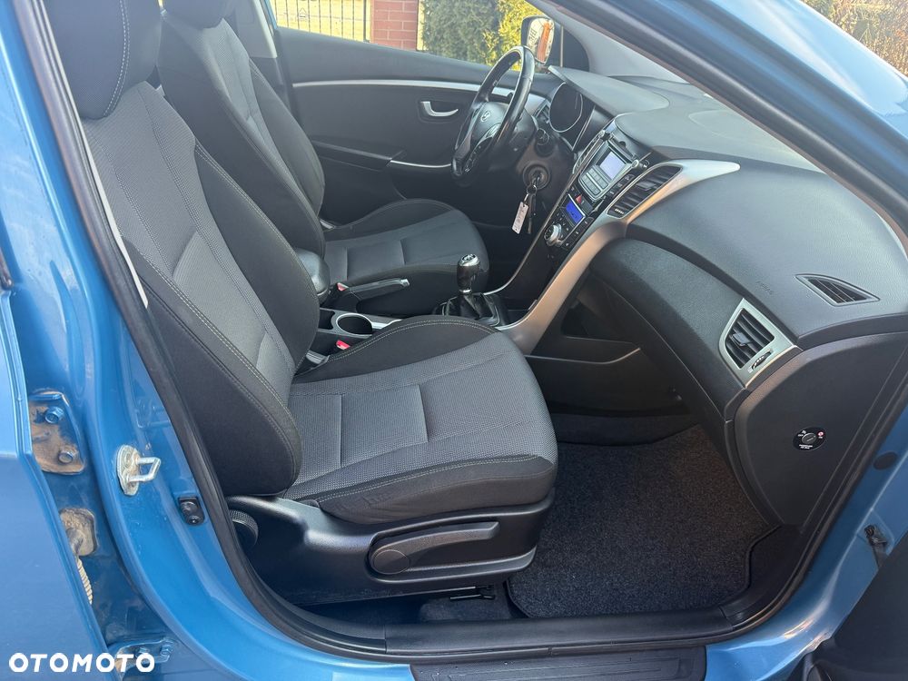Hyundai i30 blue Kombi 1.6 CRDi YES Gold - 16