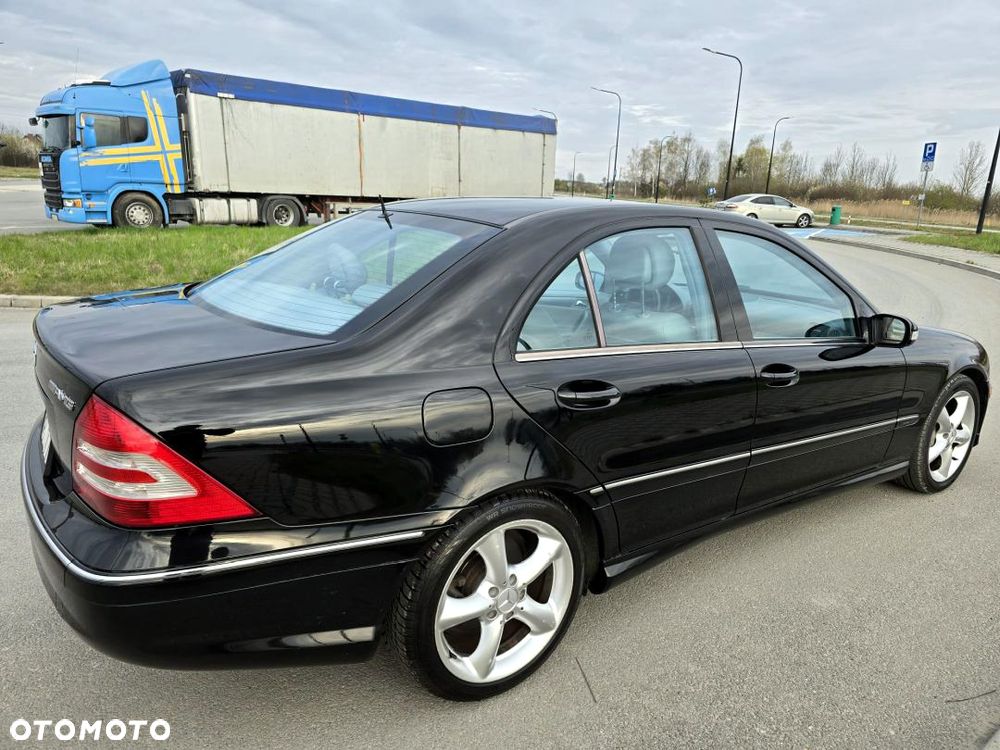 Mercedes-Benz Klasa C 230 7G-TRONIC Avantgarde Sport Edition + - 32