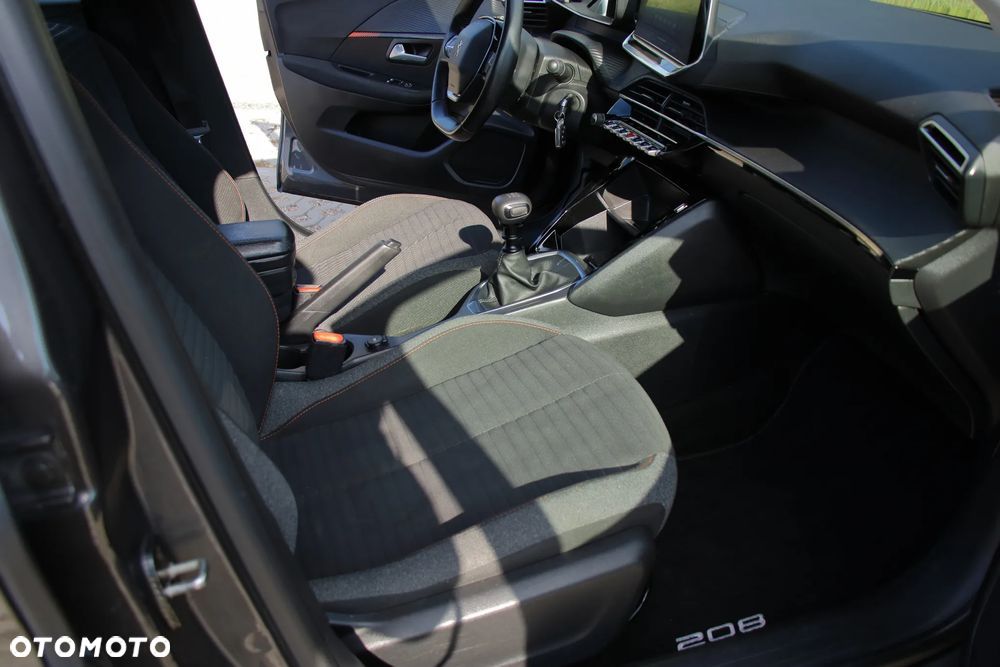 Peugeot 208 - 12