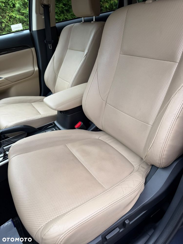 Mitsubishi Outlander 2.0 Instyle + 4WD CVT - 9