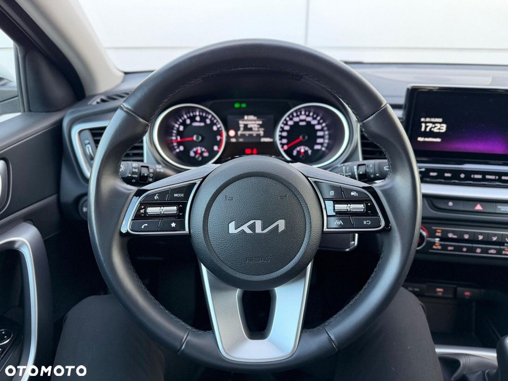 Kia Ceed - 13
