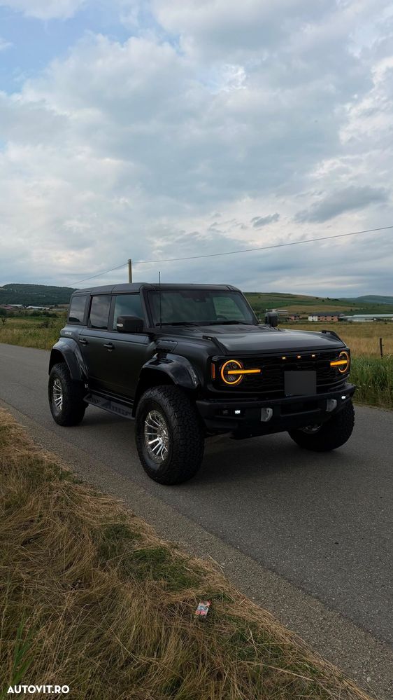 Ford Bronco - 5