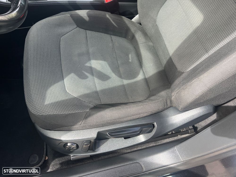 VW Passat 1.6 TDI Confortline - 16