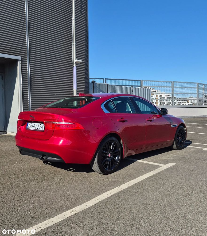 Jaguar XE 2.0 T Pure - 2