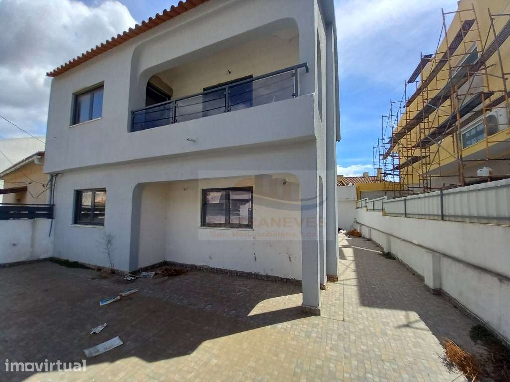 Moradia T5 Totalmente Remodelada, em Foros Amora, Com Terraço Gener... - Grande imagem: 2/60