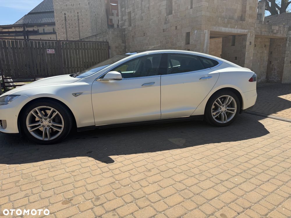 Tesla Model S 85 D - 6