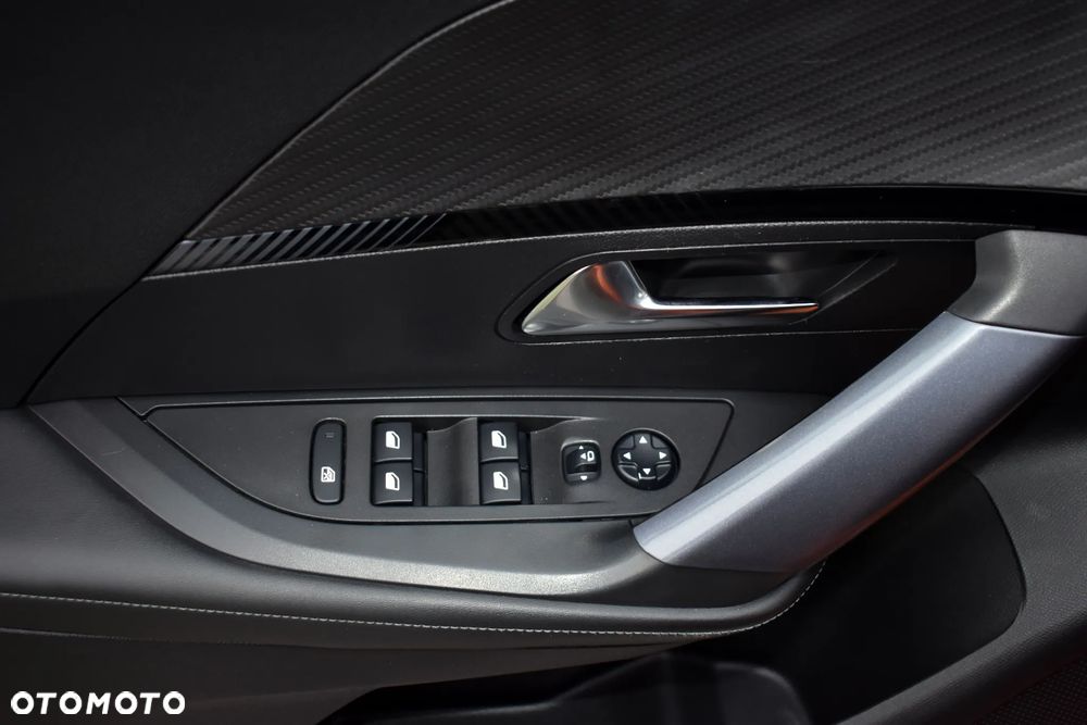 Peugeot 2008 ver-puretech-130-allure - 19