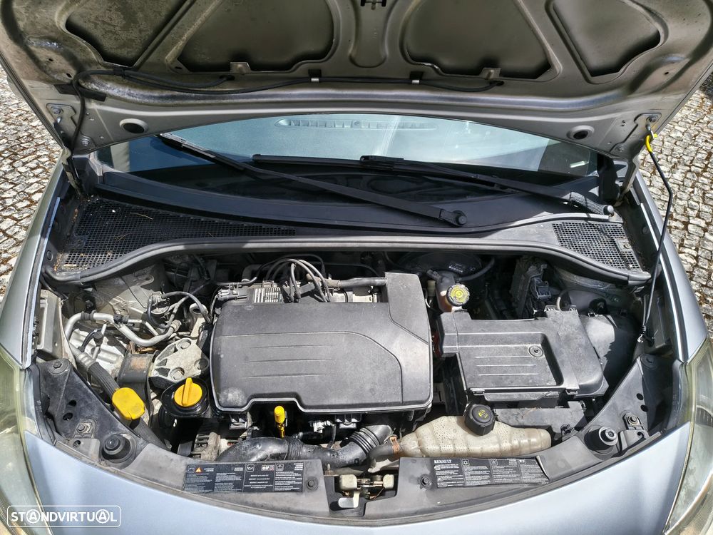 Renault Clio 1.2 16V Privilège - 22