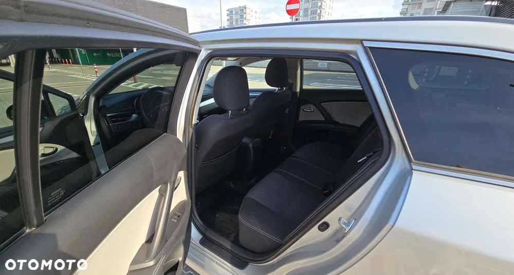 Toyota Avensis 2.0 D-4D Premium - 13
