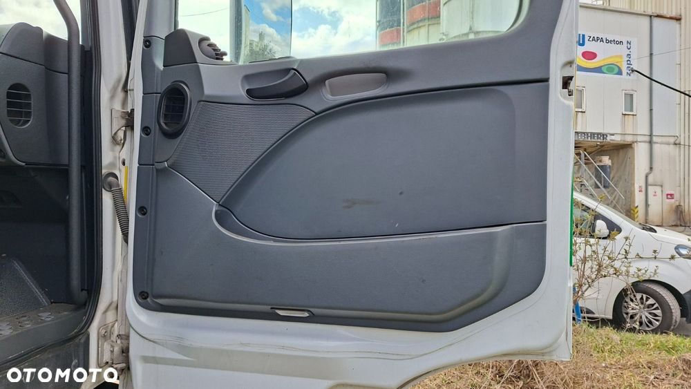 Versalift Actros 3241 B 8X4 + Schwing Fbp 24-125 - 40