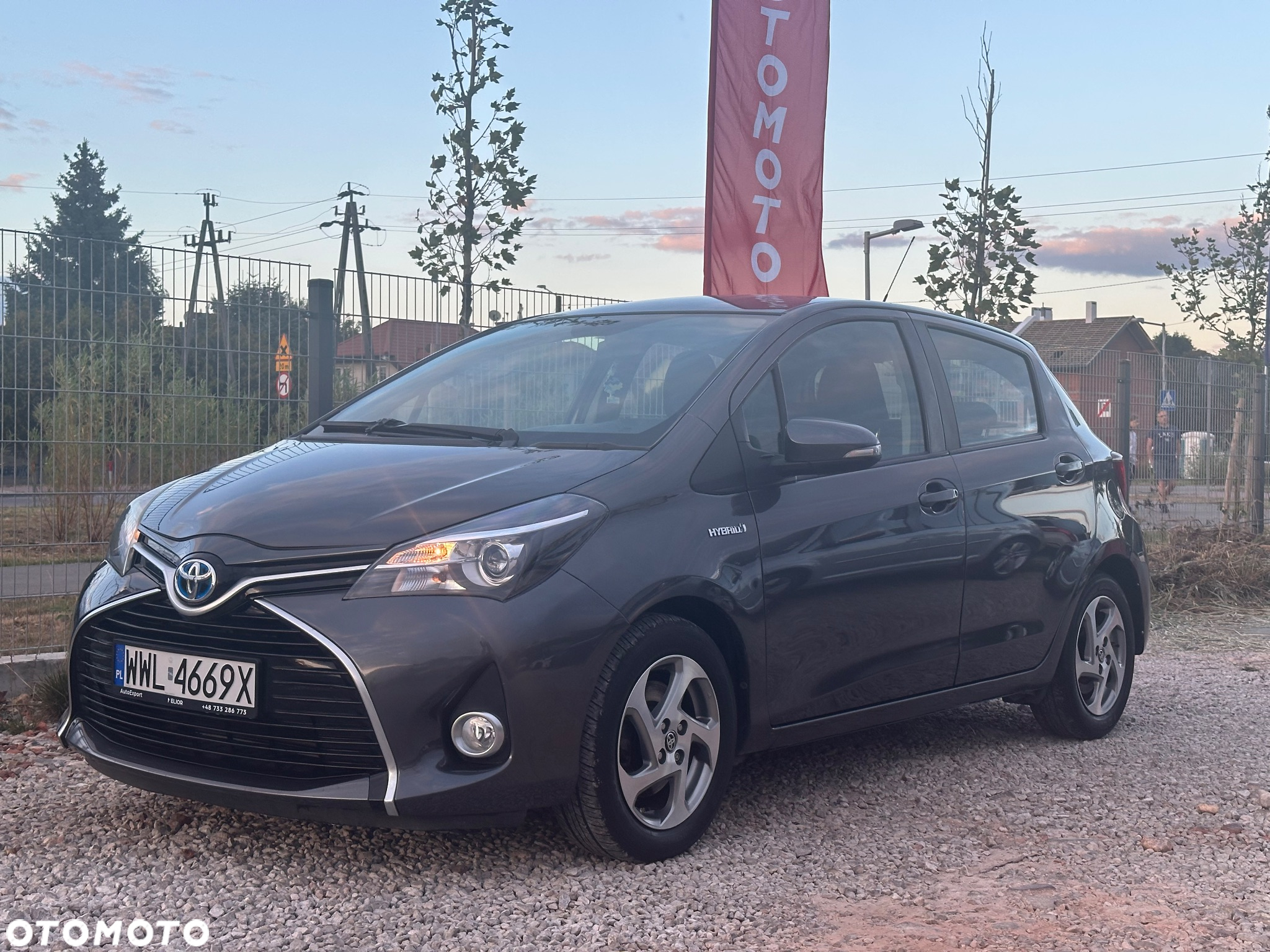 Toyota Yaris Hybrid 1.5 VVT-i - 12