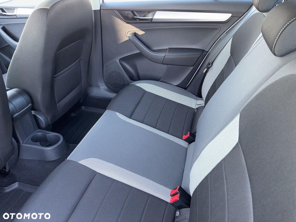 Skoda RAPID 1.0 TSI Ambition - 13