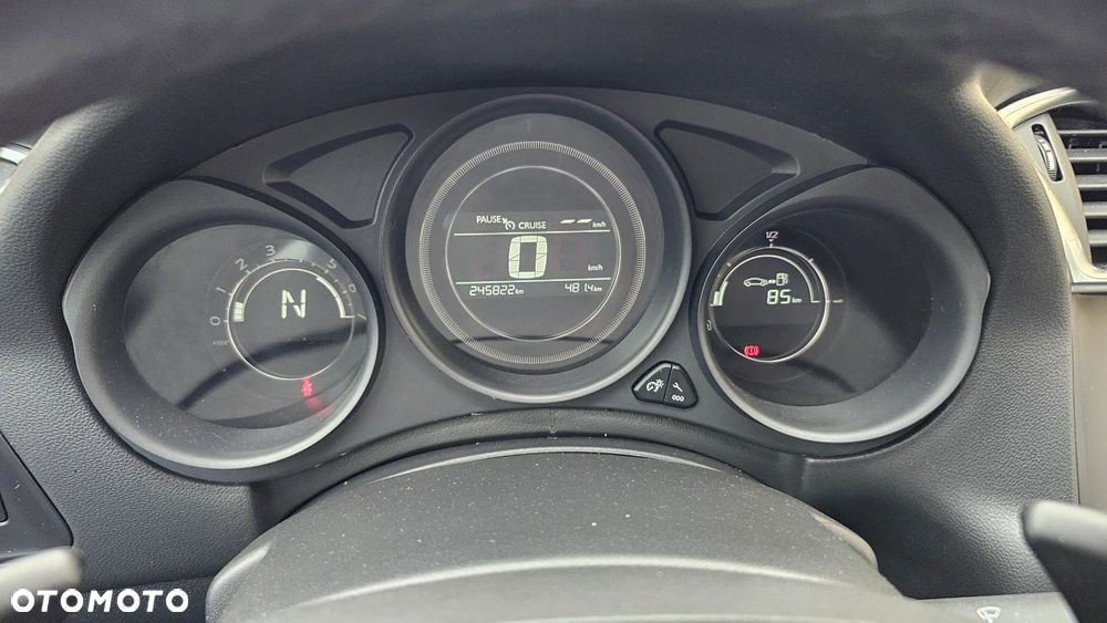 Citroën C4 e-HDi 115 ETG6 Exclusive - 28