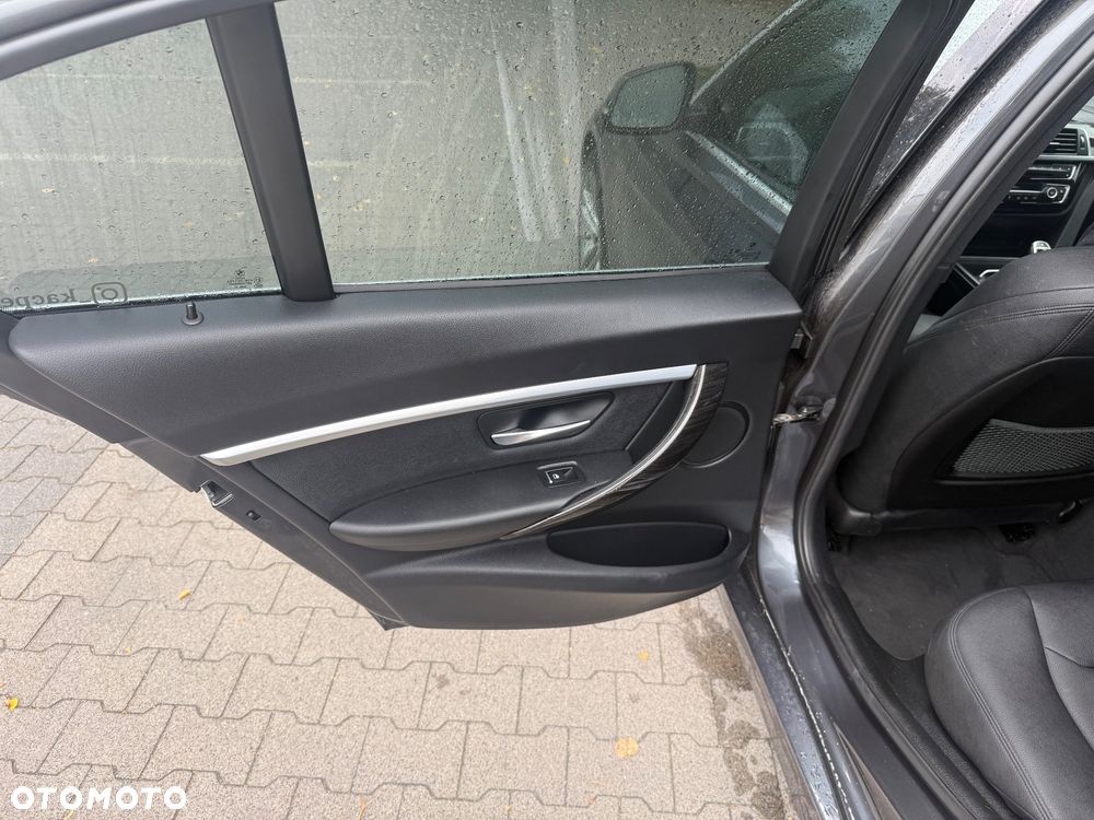 BMW Seria 3 330i xDrive Edition Luxury Line Purity - 13
